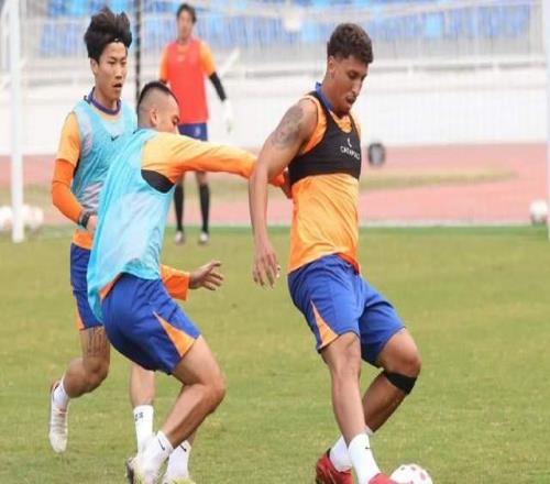 德尔加多态度积极，热身赛首发送助攻，泰山队31赢球进攻美如画