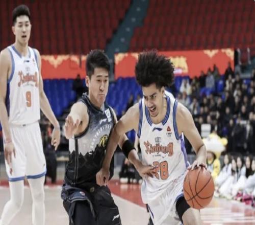 表现欠佳，刘炜：留给理查德森的时间不多了，希望他尽快适应