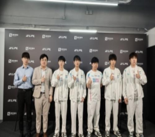 BLG赛后群访教练：保持前期拿优势的方式中后期加强终结能力