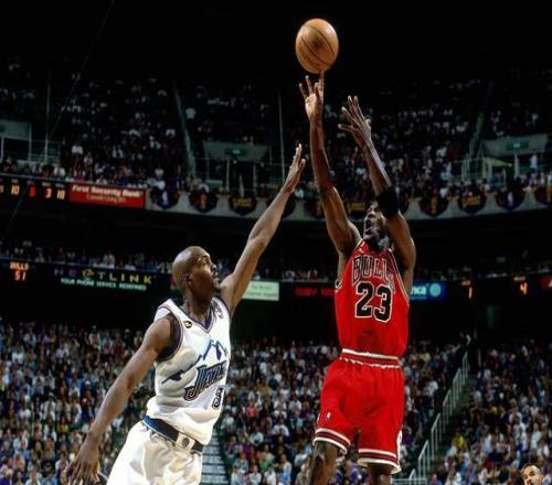 NBA双雄争霸史：那些定义时代的传奇对决，如何改变了篮球世界