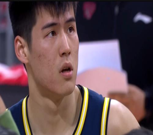 看了陈家政被绝杀后的落泪画面，才知道，胡明轩对球队伤害有多大