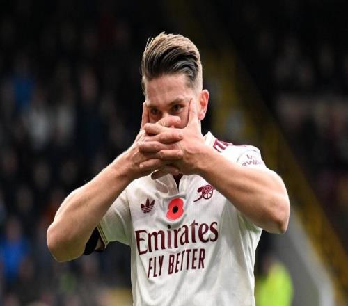 理查兹：哲凯赖什目前不错，但他需要在踢强队时成为关键先生