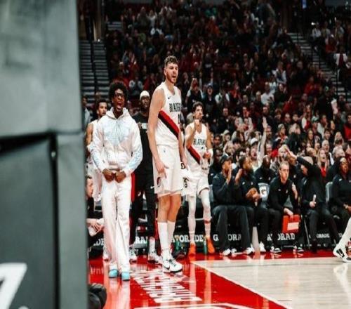 小杨是福星开拓者终结对阵凯尔特人的六连败