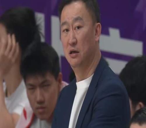 打的啥呀！青岛男篮不敌鱼腩，刘维伟吞下5连败，双外援哐哐打铁