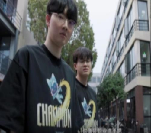 BLG分享Xun、Viper愚人节皮肤推销整活：哥，有推荐，有皮肤推荐