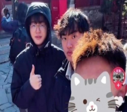 明年一起网友偶遇Xun和Knight两人同爬泰山