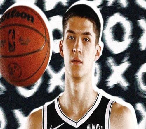 篮网新秀杰明生涯前两场比赛命中7记三分，排在NBA历史第三