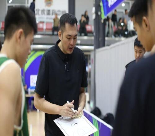 《中国体育报》专访北控青年队主教练杨庚霖：青训是一份充满希望的工作