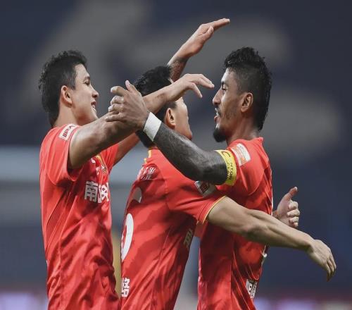 中超“追尾事故”背后：心态崩了战术乱了还是剧本写好了