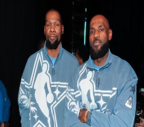 疑似KD小号言论引热议！网红也炮轰KD赛前玩手机自认为看透一切