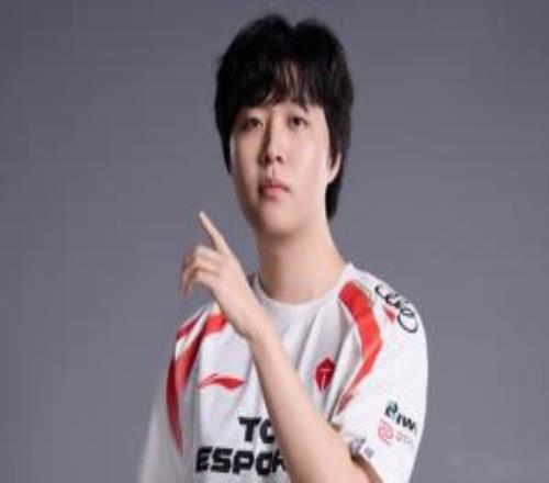 TES粉丝狂喷打野Kanavi：明年滚出TES真的快点回lck吃剩饭吧