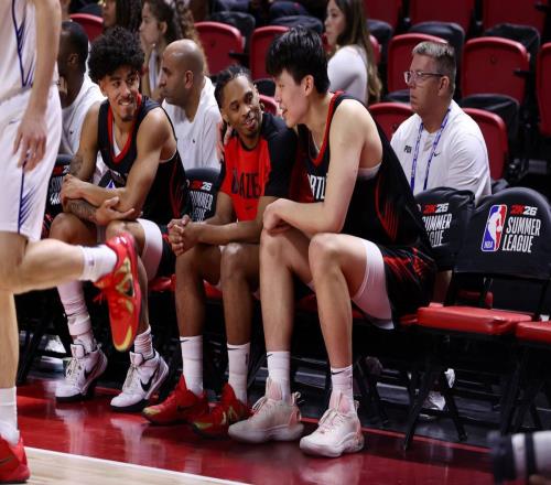 必经之路！小杨的困境，这三位全明星也曾经历，小萨菜鸟季仅5+3