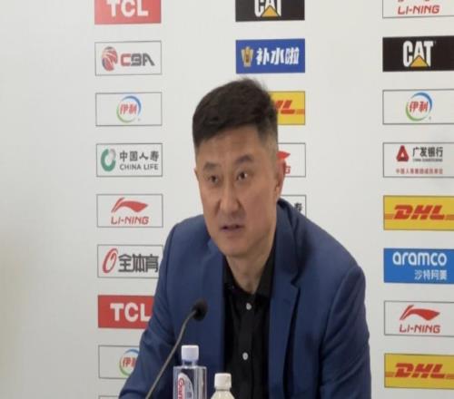 杜锋：徐杰已前往医院拍片检查我与曾凡博互相喜欢愿他远离伤病