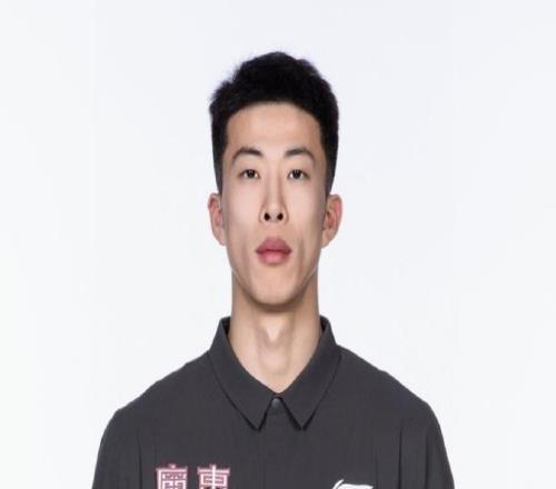 26岁就选择退役！广东宏远小将转型为教练，辅佐杜锋