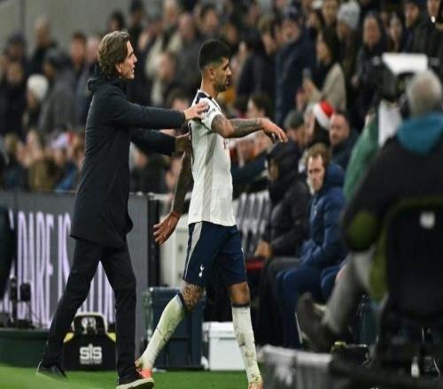 官方：因对阵红军时被罚下，罗梅罗、西蒙斯分别停赛1场和3场