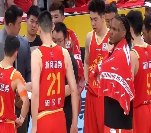 CBA半决赛：深圳9分之差不敌广厦，输球缘由暴光，3人表现不佳