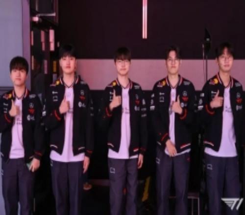 T1官媒更新动态：大家2026年也会和T1一起的吧