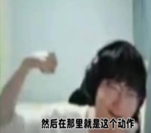 Tian：Bin哥挺喜欢干抽象的事集训坐我旁边也不说话就亮肌肉