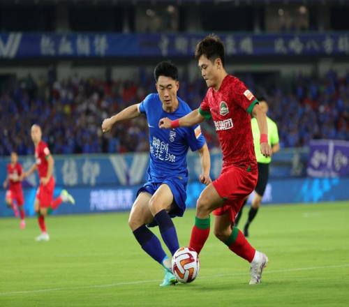 新赛季起飞！中超黑马敲定32岁泰山主力连签5大前国脚组争冠豪阵