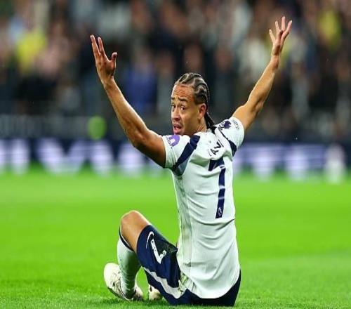 西蒙斯战切尔西全场数据：0次射门，3次过人尝试1次成功