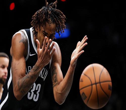 攻防两端都有着超强的表现，内线大将到底何时才能离开篮网