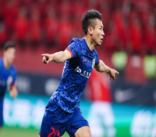 申花正式官宣于汉超下赛季留队！已确认他的全新身份，引发热议