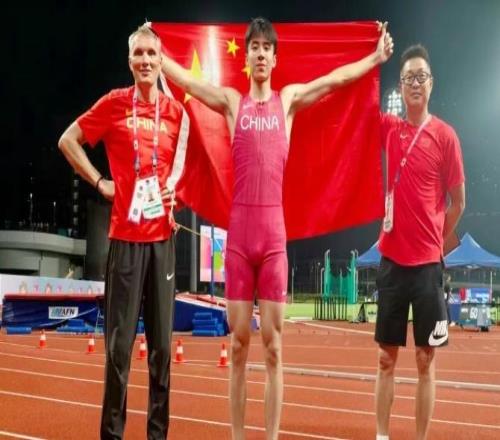 飞越亚洲之巅！韶关小将曾亮斩获田径亚青赛撑杆跳高冠军