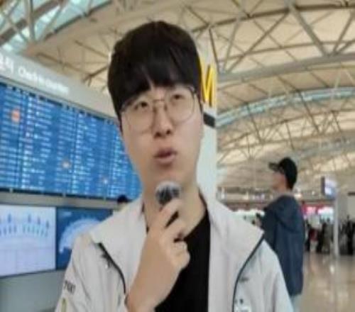 Kiin：今年印象最深的海外上单是Flandre，带来很多有趣的英雄