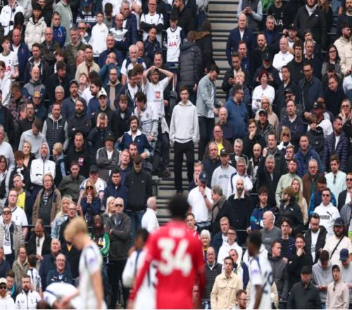 托特纳姆热刺的至暗时刻，球队的保级之路迷雾重重