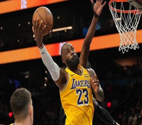 詹姆斯23+6湖人不敌太阳遭遇2连败