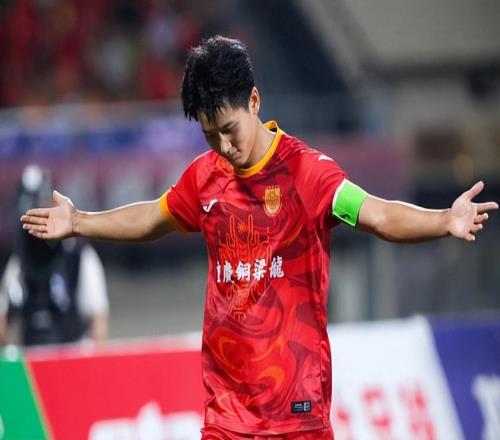 意外！向余望为何在中甲进球如麻，本赛季踢中超却连续三轮未破门