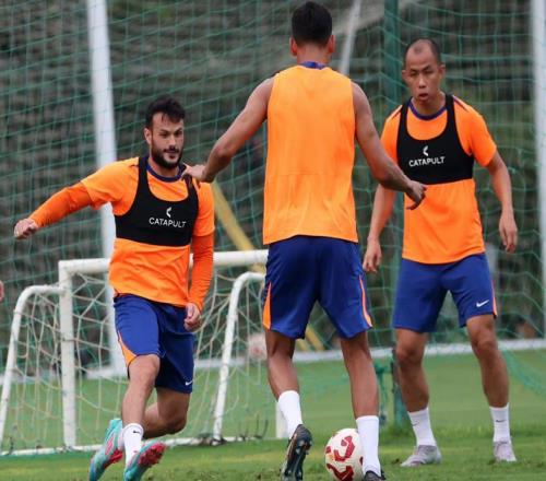 申花热身必胜泰山！韩鹏上半场5外援下半场B队彬彬赴津还有悬念