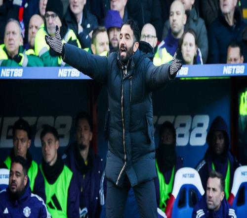 英超新规闹乌龙！点球双触竟重罚，曼联遭VAR“针对”引众怒