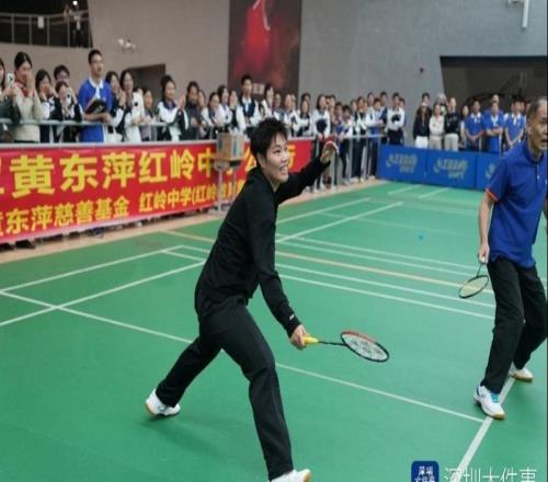 奥运冠军感叹：深圳红岭中学的羽毛球水平很高！