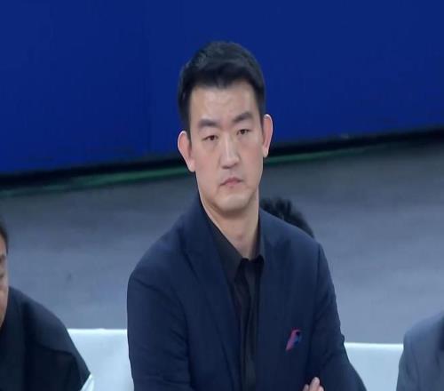 CBA按下暂停键，俱乐部杯赛开战，8队打7天争冠军，杜锋再斗卢伟