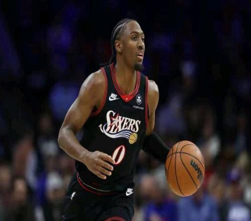 马克西全能爆发砍34+10率领76人大胜独行侠