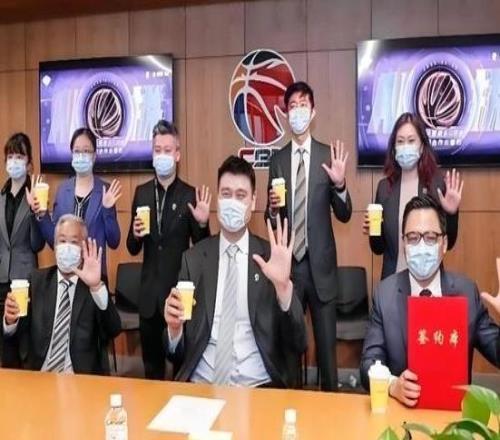 杨毅详解CBA和咪咕谈判内幕：咪咕腰斩一半价格CBA不想搞独家