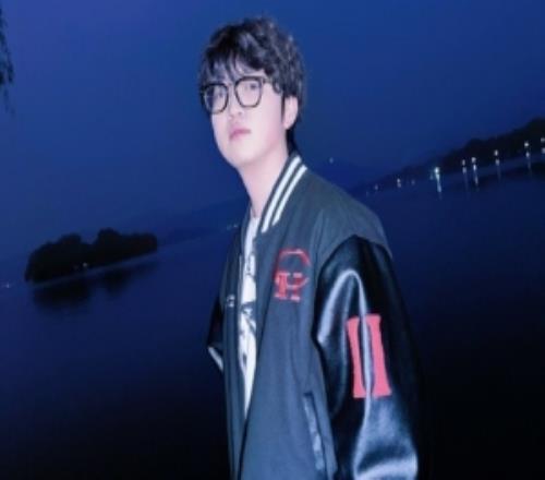 EDG康康分享生活照片：凌晨四点的西湖见过了