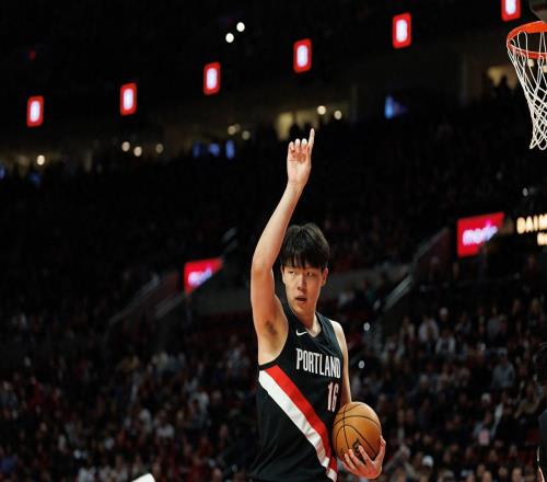 连续出战8场后，杨瀚森为何又被弃用核心伤退+罗威5中5给出答案