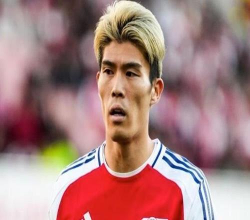 记者：富安健洋周二接受阿贾克斯体检，若通过将签约至明年6月