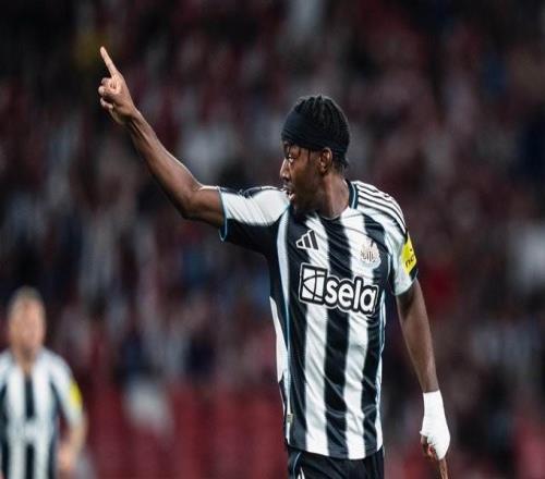 关键先生，埃兰加是历史第三位欧冠淘汰赛客战巴萨梅开二度球员