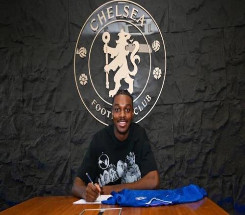 官方：切尔西与U21后卫凯登威尔逊续约至2030年