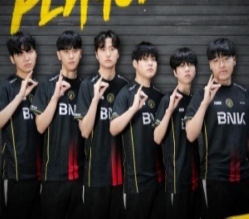 再赢一场BO5晋级先锋赛！BFX击败T1晋级胜决门票近在咫尺