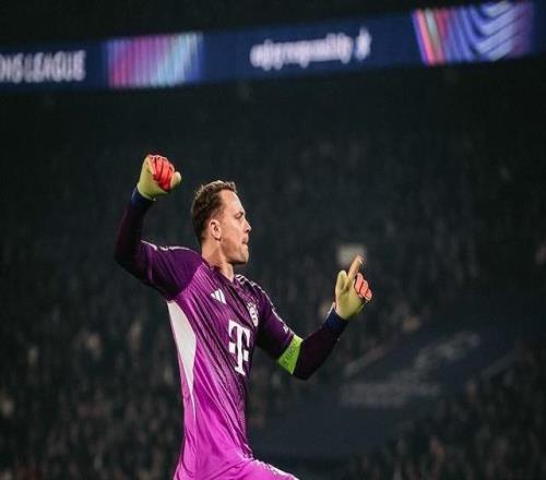 当选对阵巴黎全场最佳，诺伊尔社媒庆祝胜利：团队