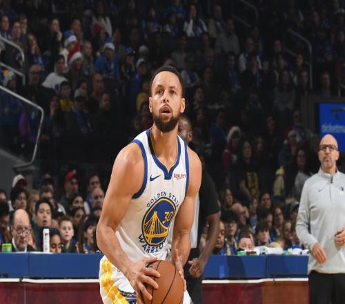 圣诞大战仍手感一般，库里18中6得23分3板4助，三分10中2