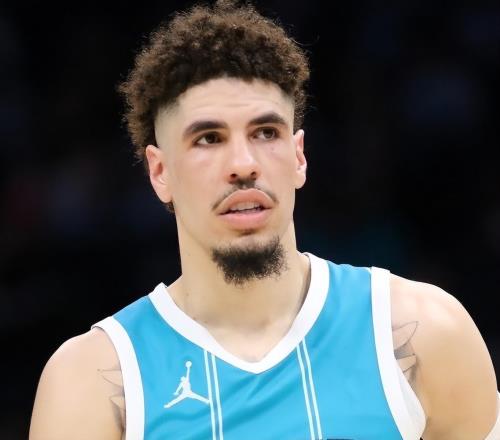 3年1.3亿！2项生涯新低！NBA数据刷子+玻璃人，1换2交易方案出炉