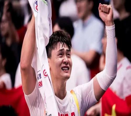 中国男篮官宣战日本12人名单：赵睿赵继伟领衔胡明轩赵嘉义落选