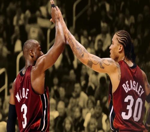 韦德：比斯利是NBA外最有天赋的球员，看到他现在好而为他高兴