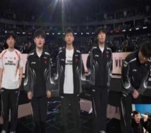 丑事远扬！TES被T1横扫后登顶微博热搜前20中占据8条LPL讯息