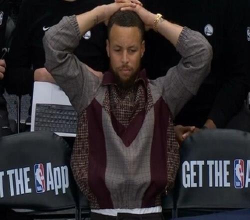 官宣髌腱撕裂！勇士得分手赛季报销，可能告别NBA